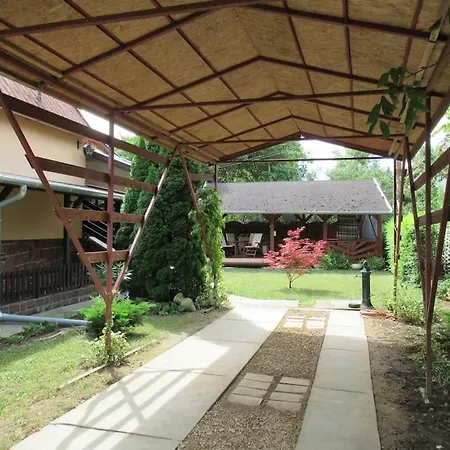 Irisz Nyaralo - Rev-10 Holiday home *